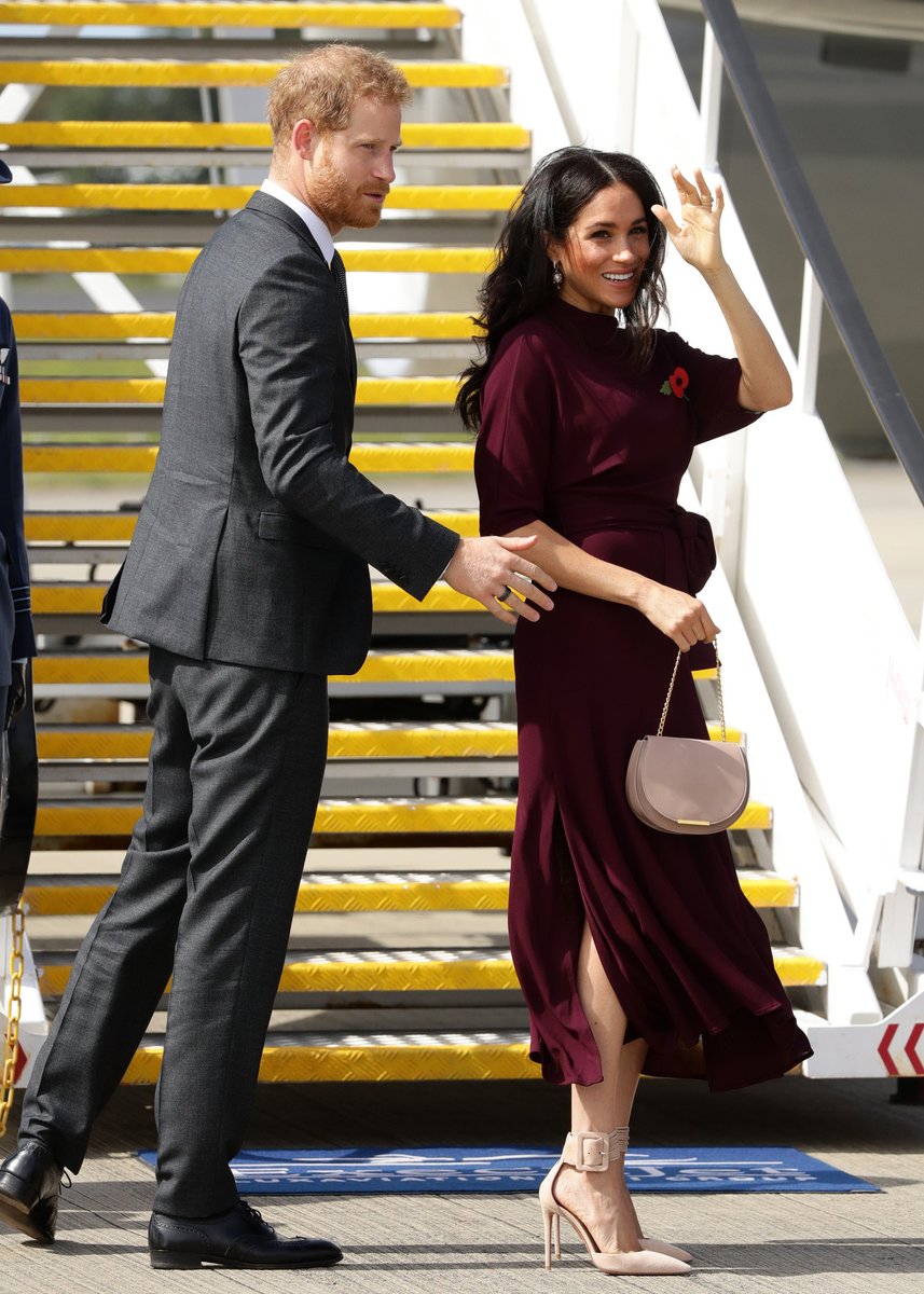 Meghan & Harry Depart Australia for New Zealand